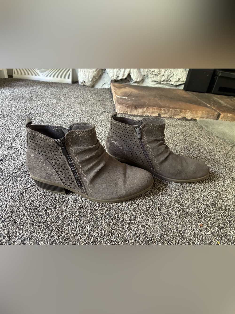 Earth Origins Collette Cheryl Suede Ankle Boots in Gray Brick, Size 9.5 M